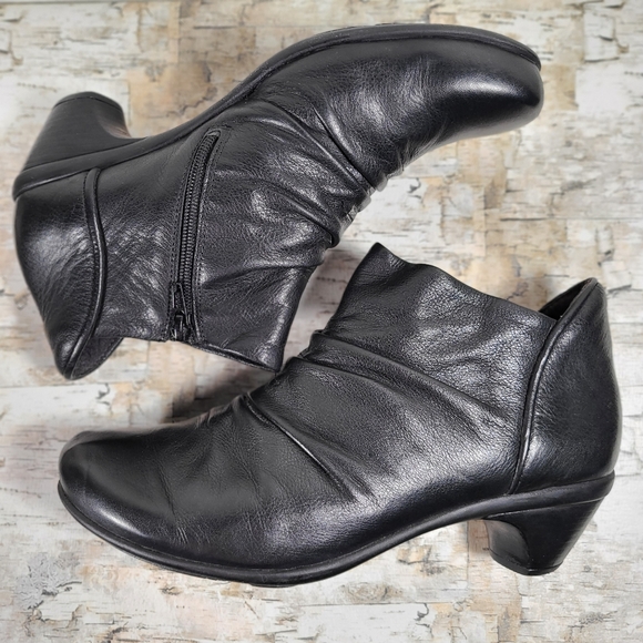 Naot Advance Ankle Bootie Black size 40 or 8.5 - Picture 2 of 4